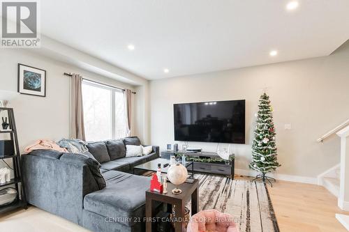 66 - 177 Edgevalley Road, London East (East D), ON - Indoor Photo Showing Living Room