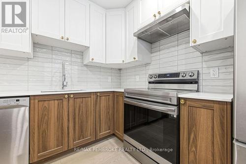 131 Patrick Avenue, Renfrew, ON - Indoor Photo Showing Kitchen With Upgraded Kitchen