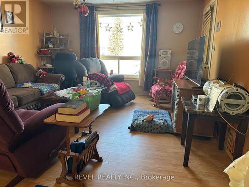 39 Belanger Avenue, Timmins (Ts - Sw), ON - Indoor Photo Showing Living Room