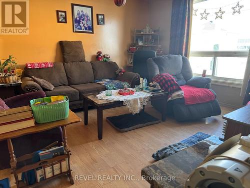 39 Belanger Avenue, Timmins (Ts - Sw), ON - Indoor Photo Showing Living Room