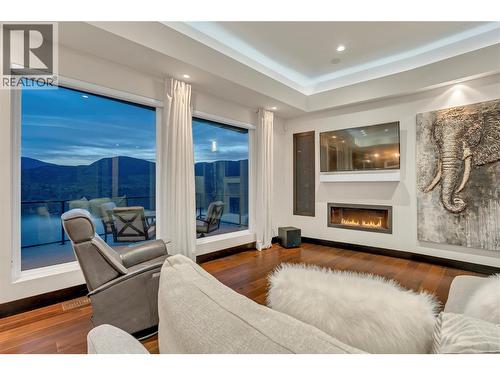 174 Vintage Boulevard, Okanagan Falls, BC - Indoor Photo Showing Living Room With Fireplace