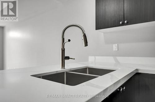 204 - 1555 Kingston Road, Pickering (Town Centre), ON - Indoor Photo Showing Kitchen With Double Sink