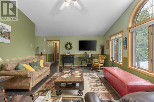 3804 Hamilton Dr, Hilton Beach, ON - Indoor Photo Showing Living Room