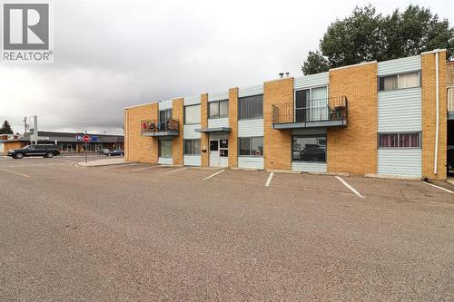 121 Broadway Avenue E, Redcliff, AB - Outdoor