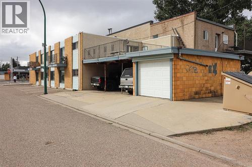 121 Broadway Avenue E, Redcliff, AB - Outdoor With Exterior