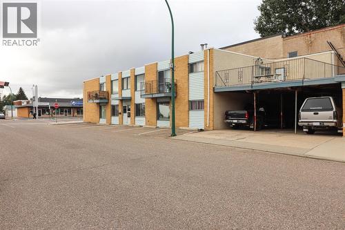 121 Broadway Avenue E, Redcliff, AB - Outdoor