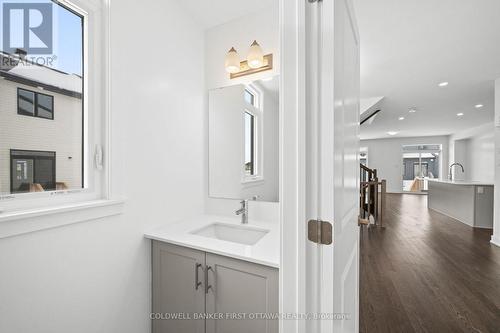 461 Shuttleworth Drive, Ottawa, ON - Indoor Photo Showing Bathroom