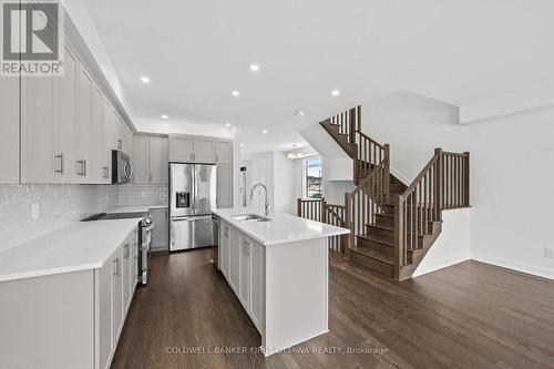 461 Shuttleworth Drive, Ottawa, ON - Indoor Photo Showing Kitchen With Upgraded Kitchen