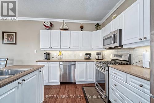 2392 Asima Drive, London South (South U), ON - Indoor Photo Showing Kitchen With Upgraded Kitchen