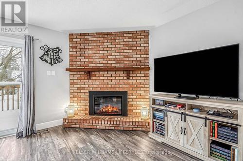 26 - 1399 Commissioners Road W, London South (South B), ON - Indoor Photo Showing Living Room With Fireplace