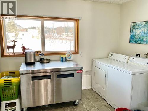 601 Government Avenue N, Greenwood, BC - Indoor Photo Showing Laundry Room