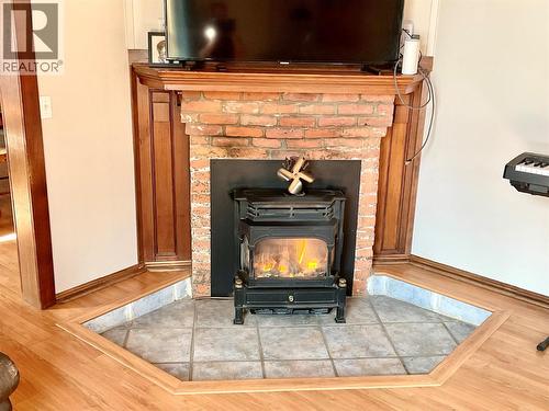 601 Government Avenue N, Greenwood, BC - Indoor Photo Showing Living Room With Fireplace
