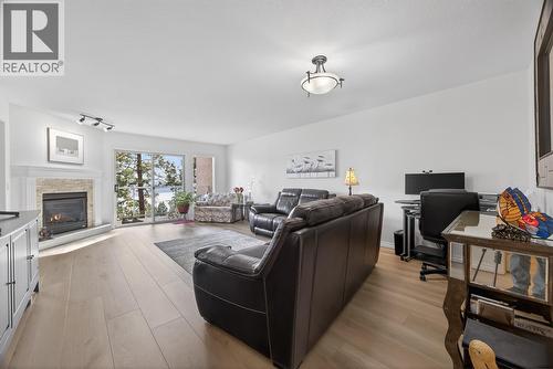 4630 Ponderosa Drive Unit# 112, Peachland, BC - Indoor Photo Showing Living Room With Fireplace