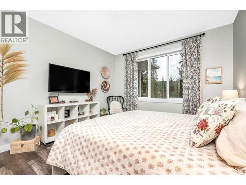 2741 Golf Course Drive, Blind Bay, BC - Indoor Photo Showing Bedroom