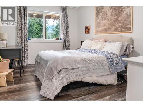 2741 Golf Course Drive, Blind Bay, BC - Indoor Photo Showing Bedroom