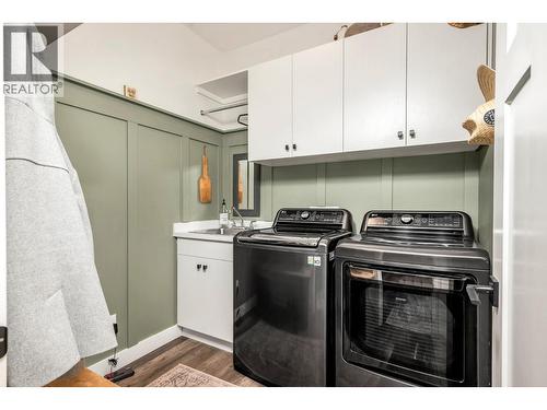 2741 Golf Course Drive, Blind Bay, BC - Indoor Photo Showing Laundry Room