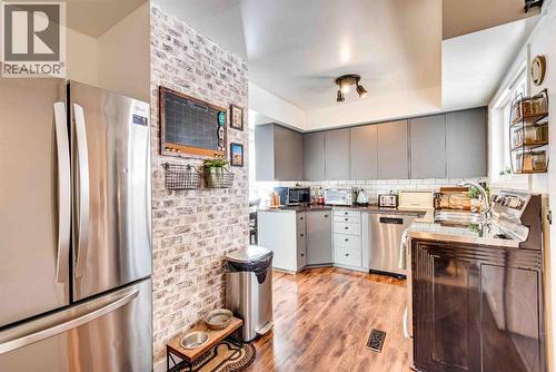 215 4 Avenue Se, Three Hills, AB - Indoor Photo Showing Kitchen