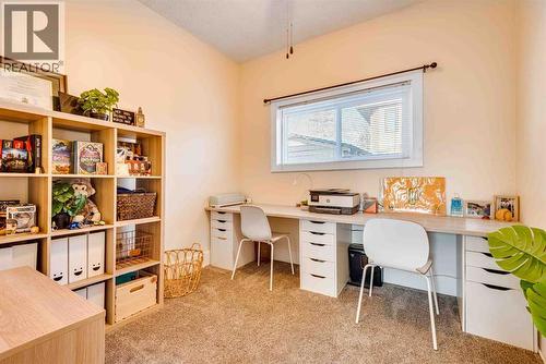 215 4 Avenue Se, Three Hills, AB - Indoor Photo Showing Office