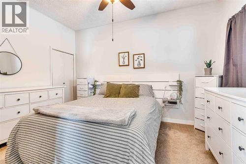 215 4 Avenue Se, Three Hills, AB - Indoor Photo Showing Bedroom