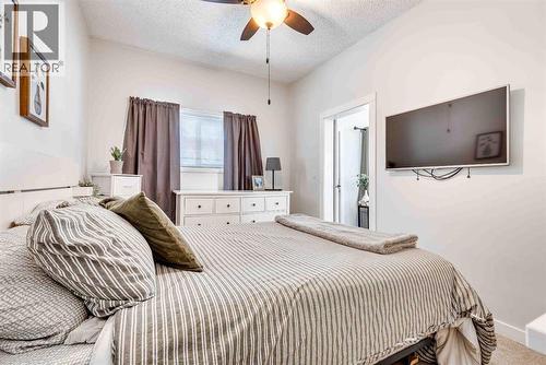 215 4 Avenue Se, Three Hills, AB - Indoor Photo Showing Bedroom
