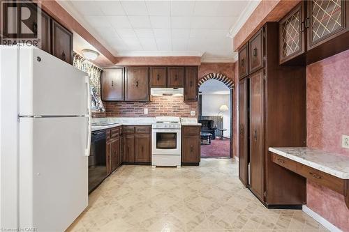 251 Brucedale Avenue E, Hamilton, ON - Indoor Photo Showing Kitchen