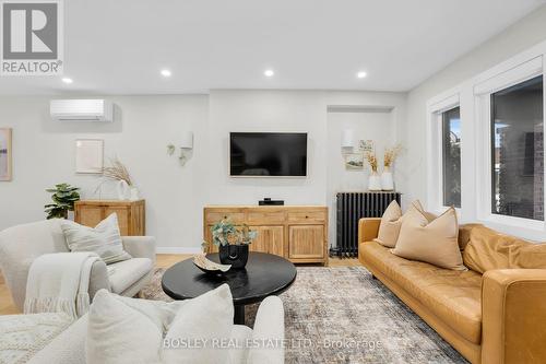 13 Springdale Boulevard, Toronto, ON - Indoor