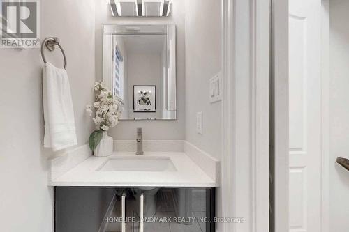 18 Olympus Drive, Richmond Hill, ON - Indoor Photo Showing Bathroom