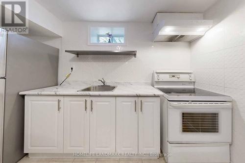 18 Olympus Drive, Richmond Hill, ON - Indoor Photo Showing Kitchen