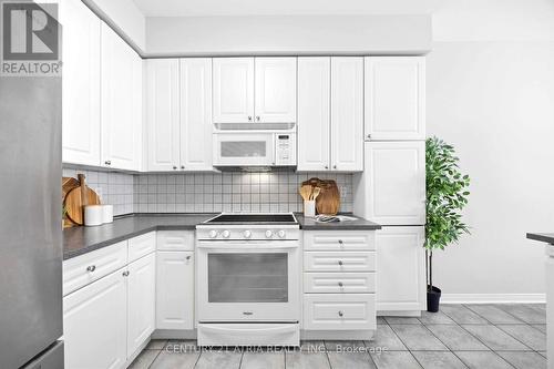 33 Eddington Place, Vaughan, ON - Indoor Photo Showing Kitchen