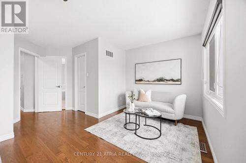 33 Eddington Place, Vaughan, ON - Indoor Photo Showing Living Room
