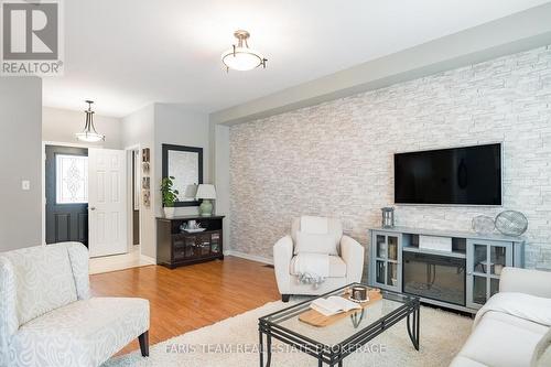 36 Connaught Lane, Barrie, ON - Indoor Photo Showing Living Room