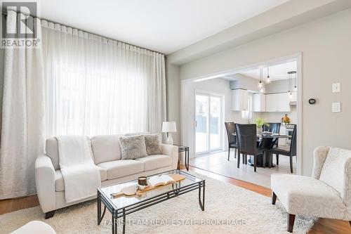36 Connaught Lane, Barrie, ON - Indoor Photo Showing Living Room