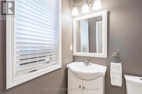36 Connaught Lane, Barrie, ON - Indoor Photo Showing Bathroom