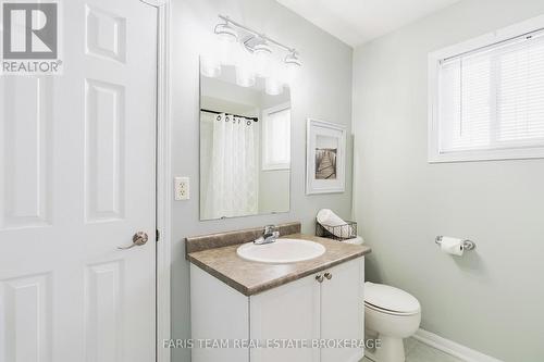 36 Connaught Lane, Barrie, ON - Indoor Photo Showing Bathroom