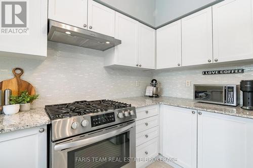 36 Connaught Lane, Barrie, ON - Indoor Photo Showing Kitchen With Upgraded Kitchen