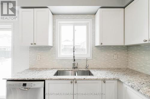 36 Connaught Lane, Barrie, ON - Indoor Photo Showing Kitchen With Double Sink With Upgraded Kitchen
