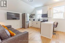 UPPER - 97 ALBERT STREET S  Orillia, ON L3V 5L1