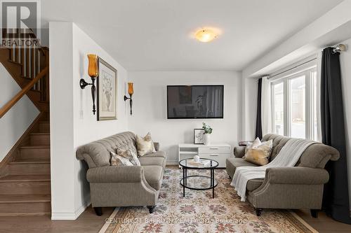 69 Alaskan Heights, Barrie, ON - Indoor Photo Showing Living Room