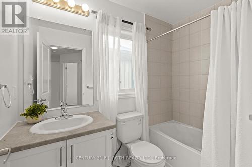 69 Alaskan Heights, Barrie, ON - Indoor Photo Showing Bathroom