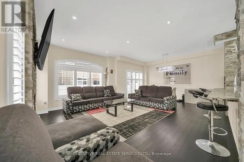 13 Masken Circle, Brampton, ON - Indoor Photo Showing Living Room