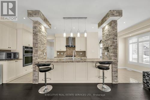 13 Masken Circle, Brampton, ON - Indoor Photo Showing Kitchen With Upgraded Kitchen