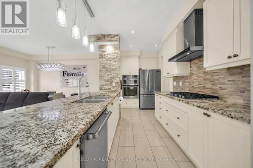 13 Masken Circle, Brampton, ON - Indoor Photo Showing Kitchen With Stainless Steel Kitchen With Double Sink With Upgraded Kitchen