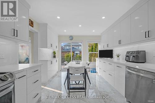 63 Blue Spruce Street, Brampton, ON - Indoor Photo Showing Kitchen