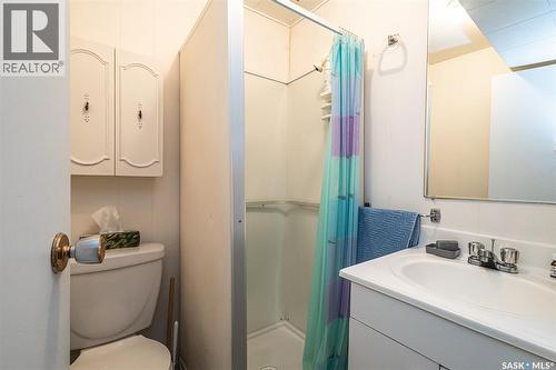 318 Montreal Avenue N, Saskatoon, SK - Indoor Photo Showing Bathroom