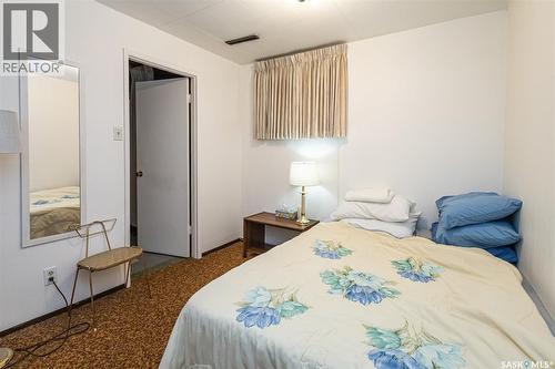 318 Montreal Avenue N, Saskatoon, SK - Indoor Photo Showing Bedroom