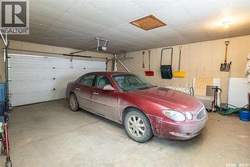 318 Montreal Avenue N, Saskatoon, SK - Indoor Photo Showing Garage