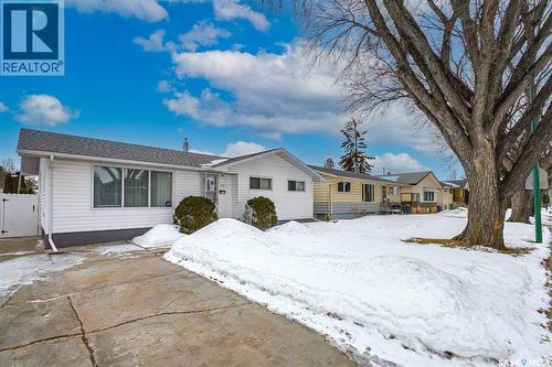 318 Montreal Avenue N, Saskatoon, SK - Outdoor With Facade