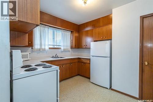 318 Montreal Avenue N, Saskatoon, SK - Indoor Photo Showing Kitchen