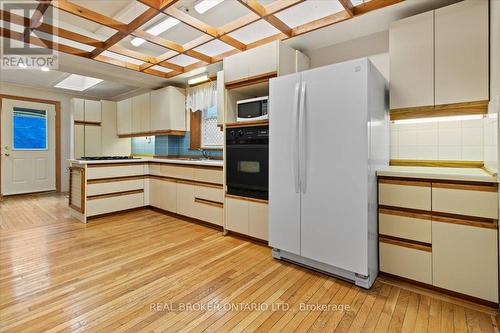 28 Glendale Avenue S, Hamilton, ON - Indoor Photo Showing Kitchen