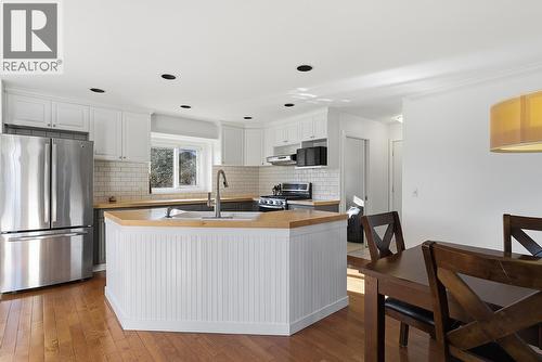 Kitchen - 745 Cassiar Crescent, Kelowna, BC - Indoor Photo Showing Kitchen